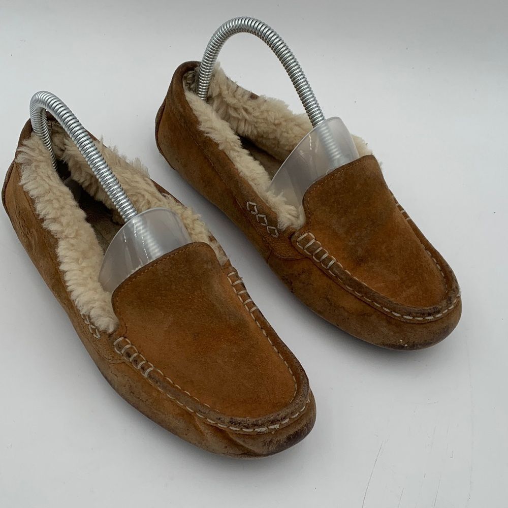 UGG Tan Suede Moccasin Slippers woman’s size 7 - Picture 2 of 13